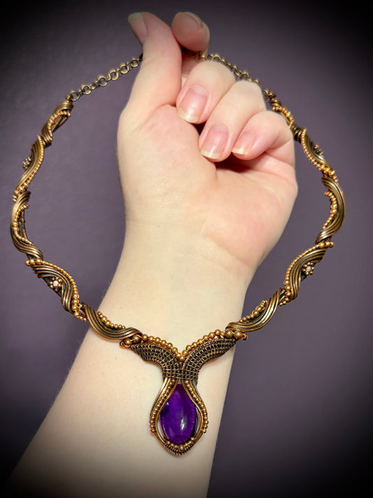 .Amethyst collar necklace