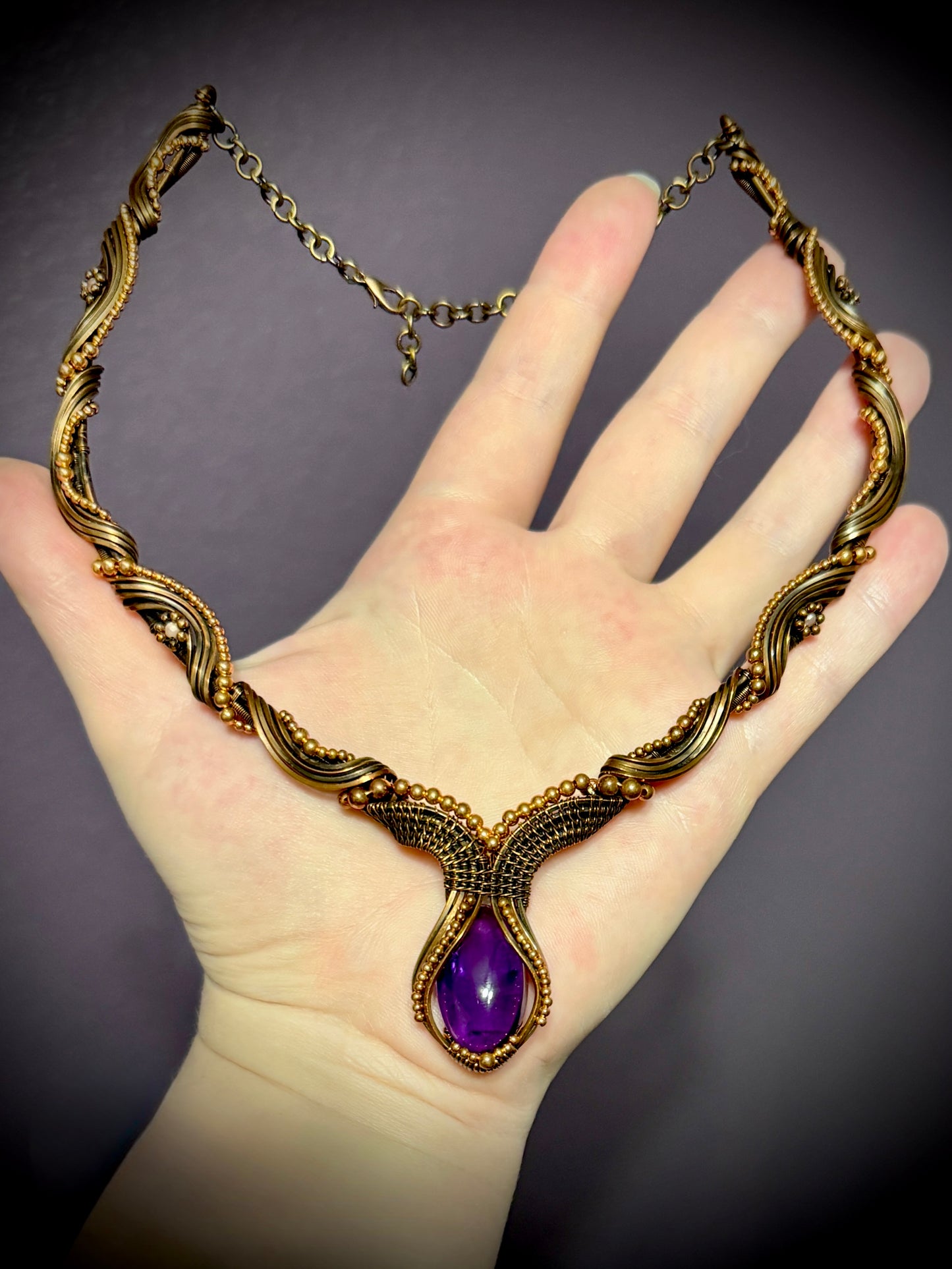 .Amethyst collar necklace